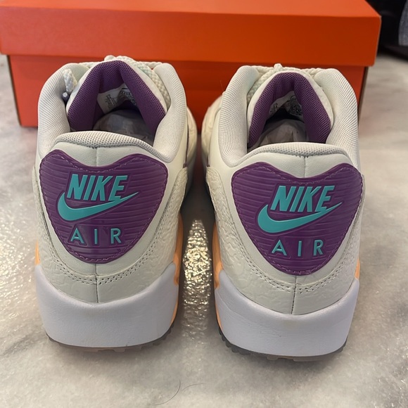 Nike Air Max Golf.